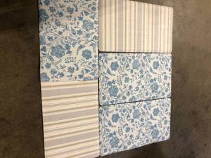 lot 31 image: Lot of Assorted Comfort Mats Various Models and Conditions   Customer Returns See Pictures