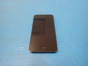 lot 42 image: Apple&nbspiPod 7th Gen A2178  32GB of storage  Includes Charging Cable  screen has yellow hue