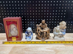 lot 14 image: Religious Collectibles