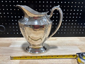 lot 17 image: Ambassador 1847 Rogers Bros Water Pitcher