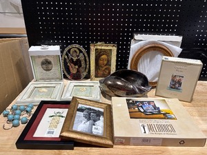 lot 22 image: Picture Frames and Decor
