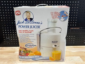 lot 74 image: Power Juicer