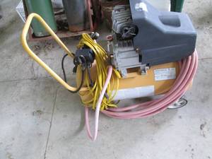 lot 21 image: Proforce 20-gallon hotdog air compr...