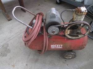 lot 25 image: Rocket 20-gallon hot dog air compre...