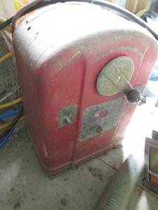 lot 29 image: Vintage Lincoln welder untested...