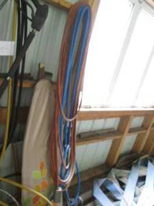 lot 32 image: Heavy duty extension cord plus heav...