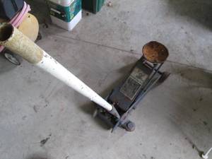 lot 39 image: 2-ton hydraulic floor jack...