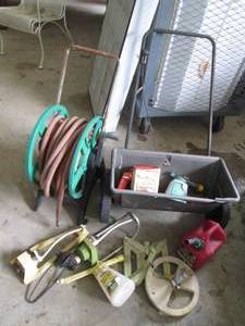 lot 50 image: Lawn care lot including spreaders, ...