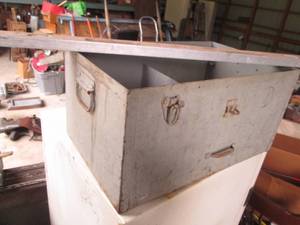 lot 62 image: Large metal divided compartment too...