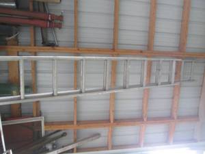lot 64 image: Aluminum Werner 12-24ft extension l...