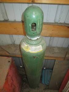 lot 69 image: Linde 50in oxygen tank...