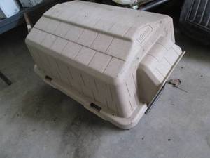 lot 81 image: Petmate portable doghouse...