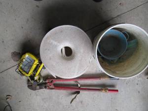 lot 89 image: Bolt cutter, treble light and more...