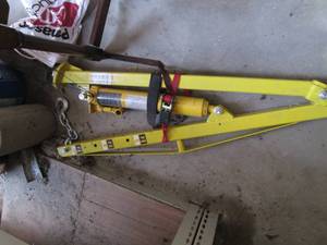 lot 238 image: MaxxHaul 1000lb hitch mounted Truck...