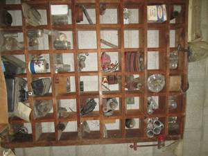 lot 274 image: Content of benchtop hardware organi...