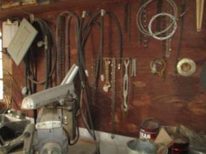 lot 277 image: Variety of hydraulic hoses, chains ...
