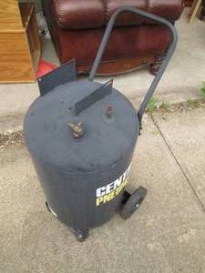 lot 303 image: Central Pneumatic air compressor ta...