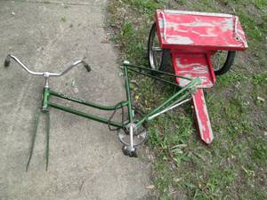 lot 308 image: Vintage Schwinn womens bicycle fra...