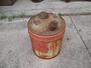 lot 314 image: Vintage metal gas can...