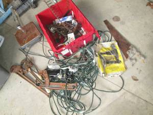 lot 318 image: Misc hand tools, extension cords, g...