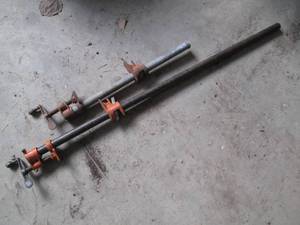 lot 0321 image: 2 Bar Clamps