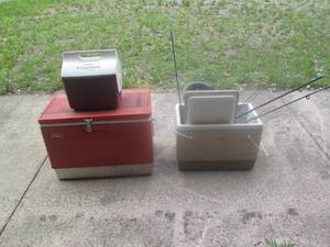 lot 104 image: Assorted size metal Coleman coolers...