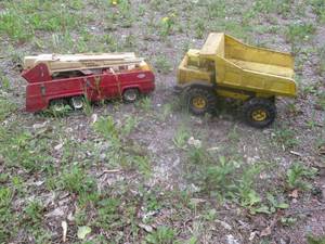 lot 118 image: Vintage metal Tonka dump truck and ...
