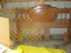 lot 121 image: Queen size wood headboard, lattice ...