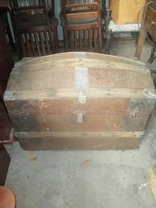 lot 127 image: Wooden storage trunk...