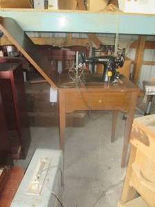 lot 128 image: Singer sewing machine with cabinet stand