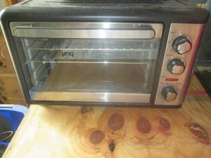 lot 139 image: Hamilton Beach toaster oven...