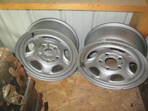 lot 156 image: Lot of metal automotive rims...