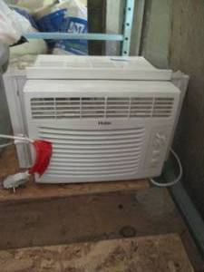 lot 161 image: Haier window air conditioner unit