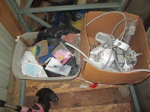 lot 162 image: Lighting and assorted household items