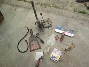 lot 174 image: Drill press stand, chipper blade an...