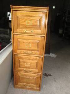 lot 180 image: Standard size wood 4-drawer file ca...