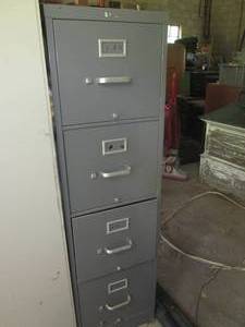 lot 185 image: Standard size 4-drawer metal file c...