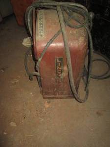 lot 187 image: Vintage LincWelder AC180C untested...