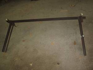 lot 194 image: Metal bed frame...