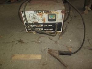 lot 195 image: Heavy duty 612v 30amp charger 200a...