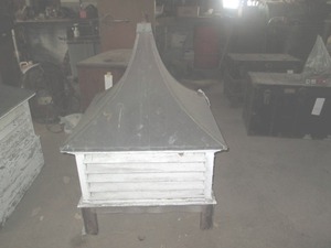 lot 1 image: Vintage 32.5in wood Cupola with met...