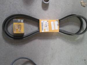 lot 11 image: Caterpillar 7m-4706 u-belt and gp v...