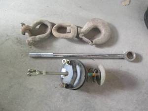 lot 12 image: Large swivel hook, crevice and more...