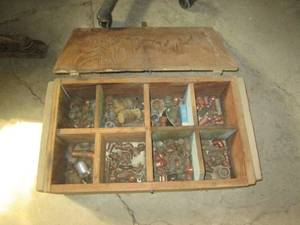 lot 16 image: Vintage Wood compartmentalized box ...