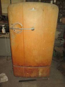 lot 266 image: Vintage Kelvinator refrigerator un...