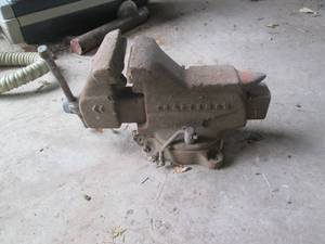 lot 269 image: Vintage craftsman bench vise...