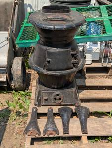 lot 41 image: Mini Cast Iron Pot Belly Stove