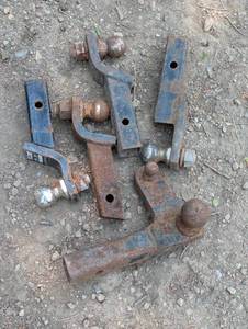 lot 60 image: 5 Hitch and Ball Recivers