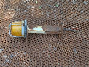 lot 32 image: Saftey Light on Metal Tube Stand