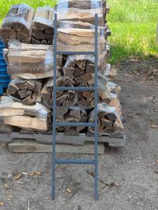 lot 15 image: 5 Foot Hook Ladder -  4 Steps
